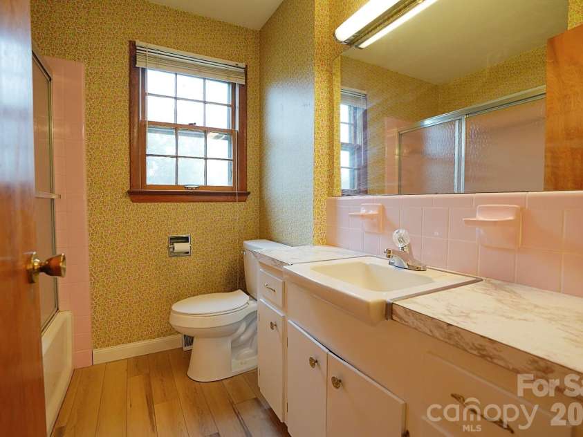 915 Woods Drive, Statesville, NC 28677.  MLS# CAR4366544, YatesRealty ID 16487. 