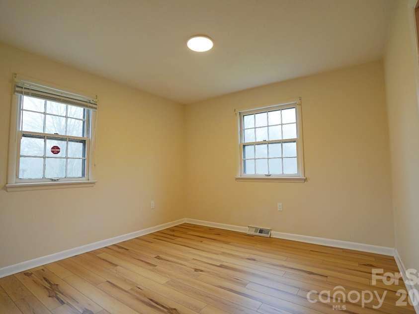 915 Woods Drive, Statesville, NC 28677.  MLS# CAR4366544, YatesRealty ID 16487. 