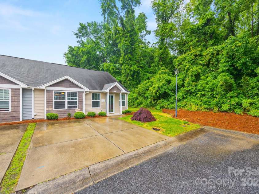 117 Canyon Ridge Drive, Mount Holly, NC 28120.  MLS# CAR4249477, YatesRealty ID 16489. 