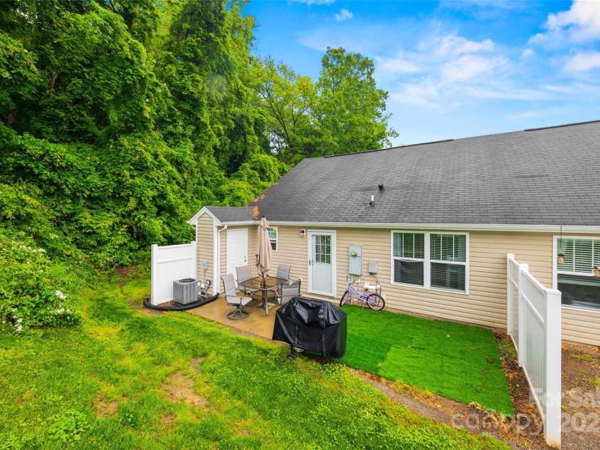 117 Canyon Ridge Drive, Mount Holly, NC 28120.  MLS# CAR4249477, YatesRealty ID 16489. 