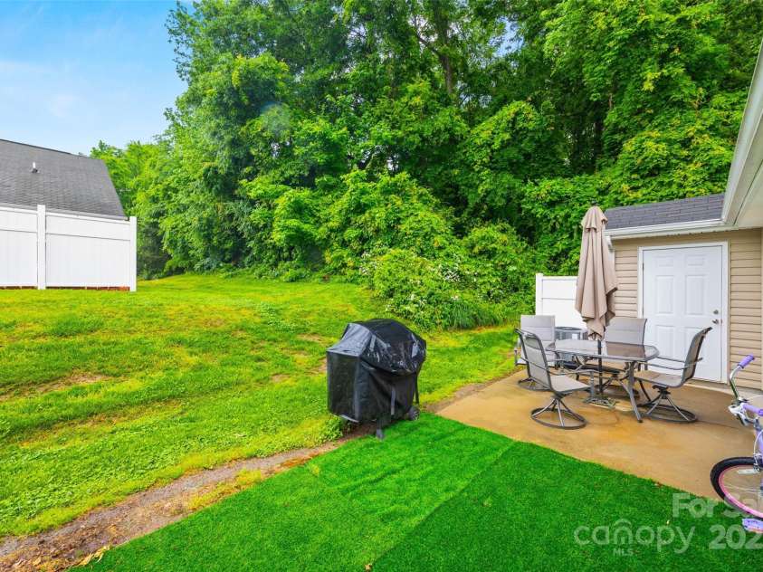 117 Canyon Ridge Drive, Mount Holly, NC 28120.  MLS# CAR4249477, YatesRealty ID 16489. 