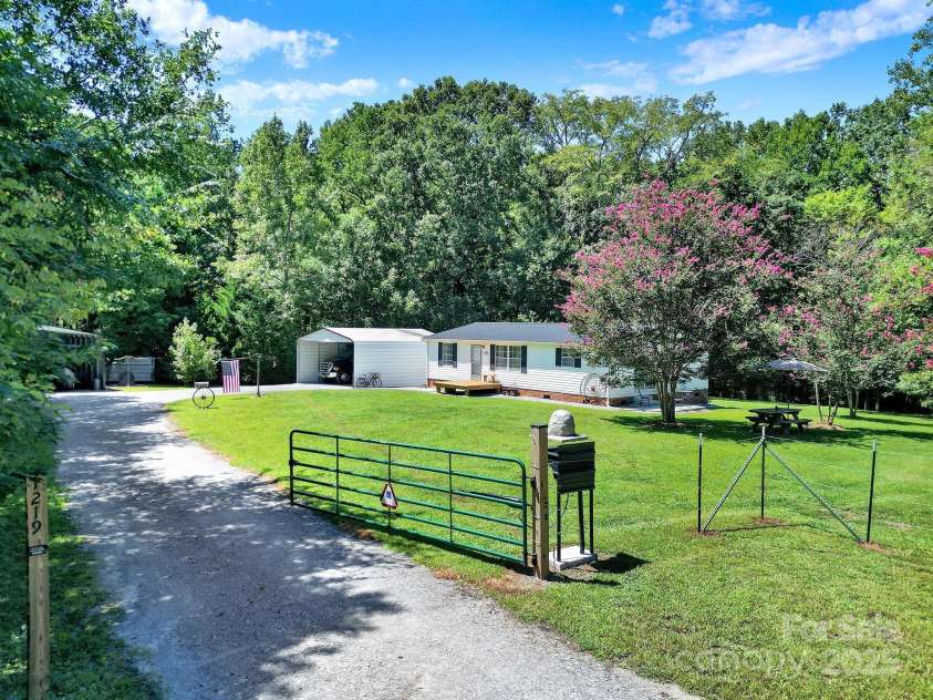 1219 Neely Smith Lane, Gastonia, NC 28056.  MLS# CAR4332846, YatesRealty ID 1649. 