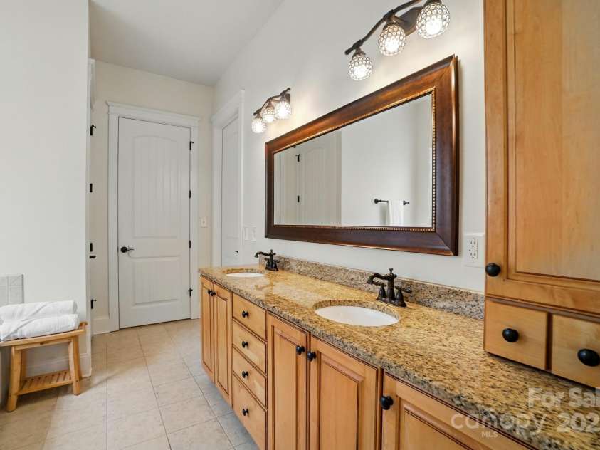 15714 Laurel Oak Crescent, Davidson, NC 28036.  MLS# CAR4255864, YatesRealty ID 16490. 
