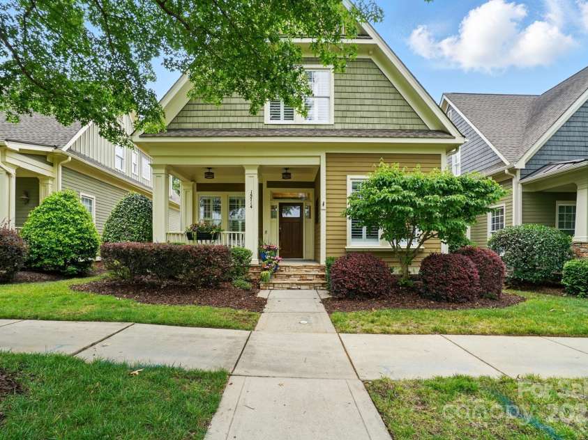 15714 Laurel Oak Crescent, Davidson, NC 28036.  MLS# CAR4255864, YatesRealty ID 16490. 