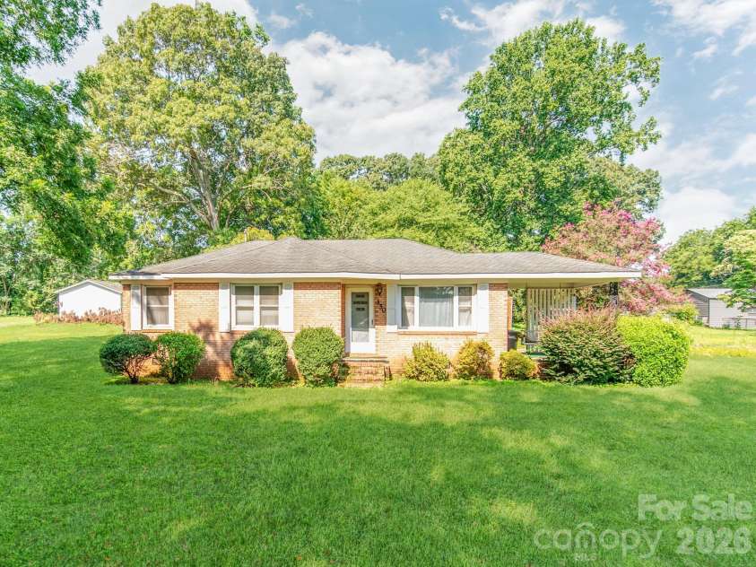 350 Raleigh Street, Concord, NC 28027.  MLS# CAR4405166, YatesRealty ID 16490. 
