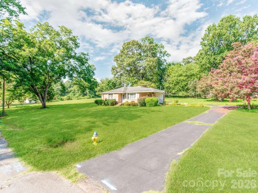 350 Raleigh Street, Concord, NC 28027.  MLS# CAR4405166, YatesRealty ID 16490. 