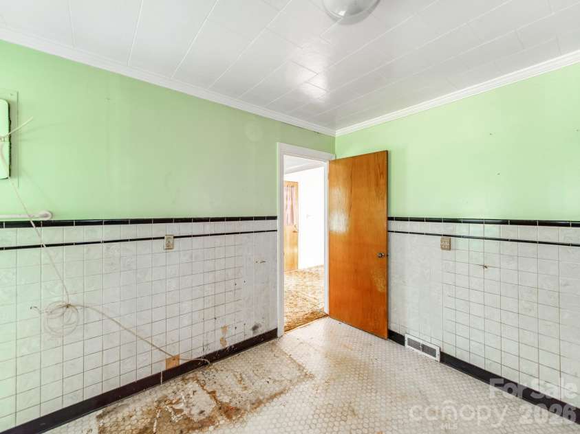 350 Raleigh Street, Concord, NC 28027.  MLS# CAR4405166, YatesRealty ID 16490. 