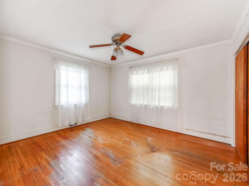 350 Raleigh Street, Concord, NC 28027.  MLS# CAR4405166, YatesRealty ID 16490. 
