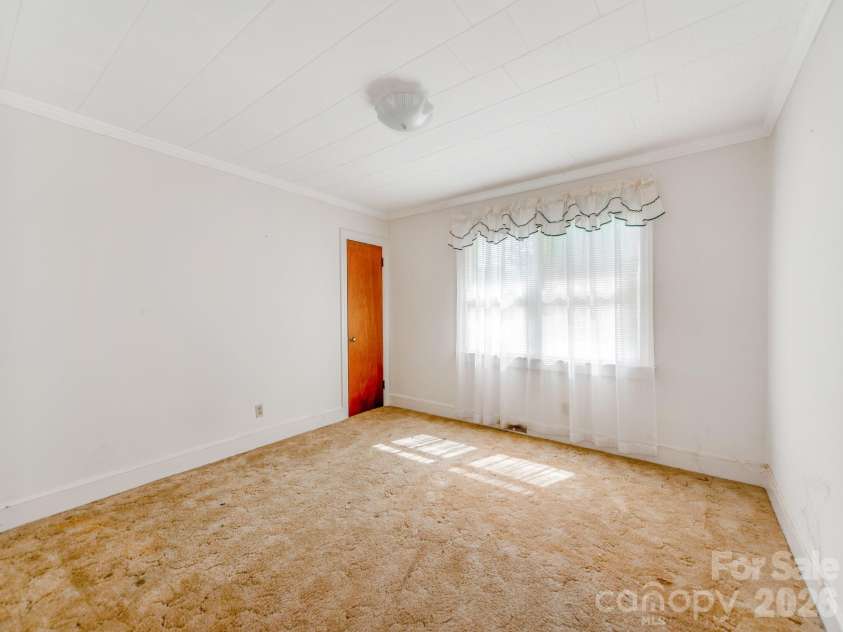 350 Raleigh Street, Concord, NC 28027.  MLS# CAR4405166, YatesRealty ID 16490. 