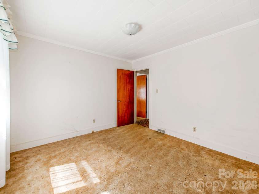 350 Raleigh Street, Concord, NC 28027.  MLS# CAR4405166, YatesRealty ID 16490. 
