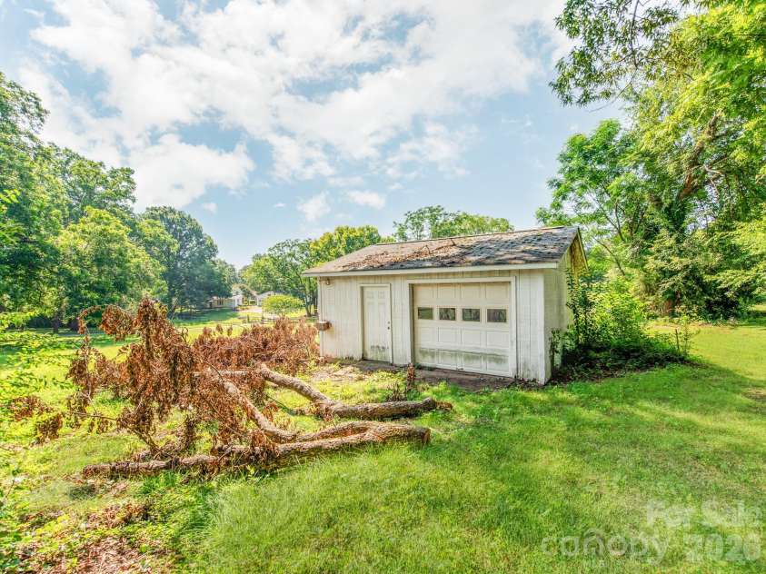 350 Raleigh Street, Concord, NC 28027.  MLS# CAR4405166, YatesRealty ID 16490. 