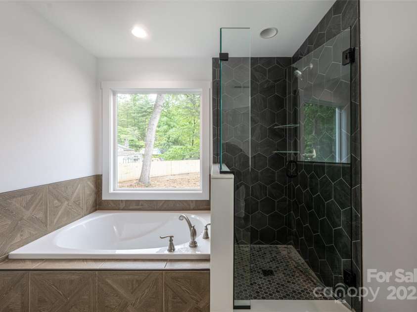 15 Myrtle Lee Cove, Arden, NC 28704.  MLS# CAR4254798, YatesRealty ID 16491. Primary bath