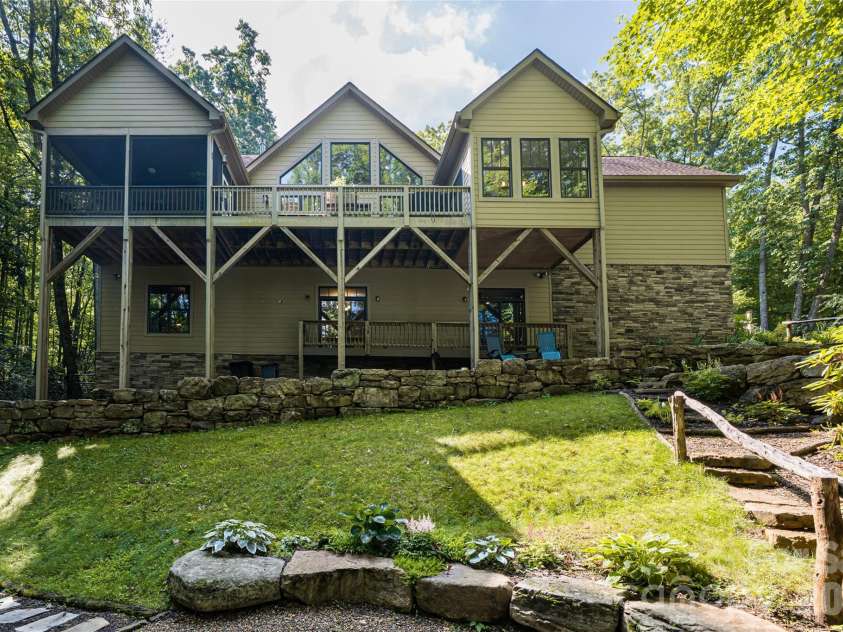 55 Highland Drive, Black Mountain, NC 28711.  MLS# CAR4266390, YatesRealty ID 16491. 