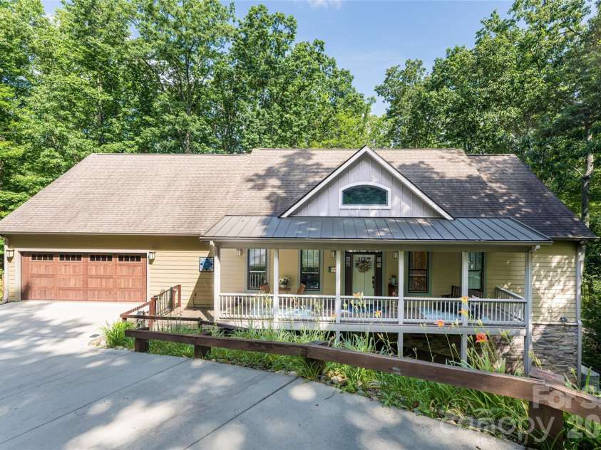 55 Highland Drive, Black Mountain, NC 28711.  MLS# CAR4266390, YatesRealty ID 16491. 