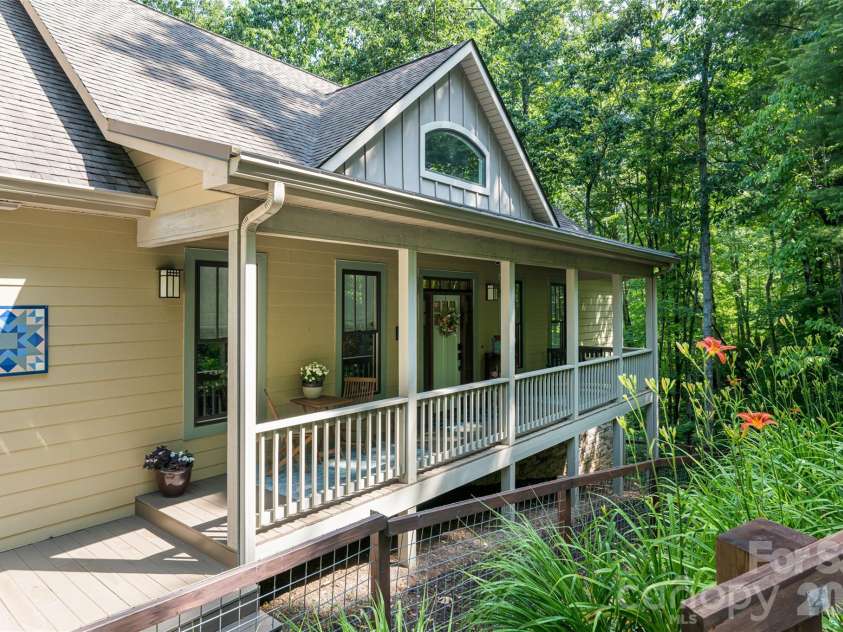 55 Highland Drive, Black Mountain, NC 28711.  MLS# CAR4266390, YatesRealty ID 16491. 