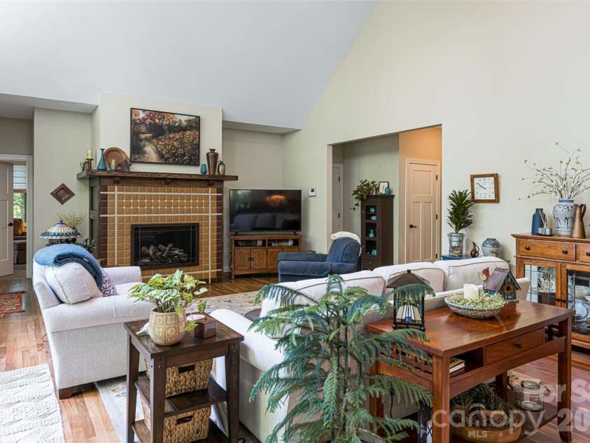 55 Highland Drive, Black Mountain, NC 28711.  MLS# CAR4266390, YatesRealty ID 16491. 