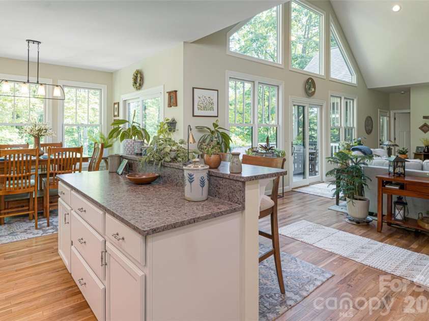 55 Highland Drive, Black Mountain, NC 28711.  MLS# CAR4266390, YatesRealty ID 16491. 