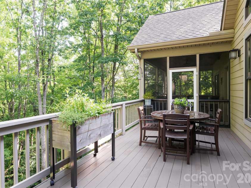 55 Highland Drive, Black Mountain, NC 28711.  MLS# CAR4266390, YatesRealty ID 16491. 