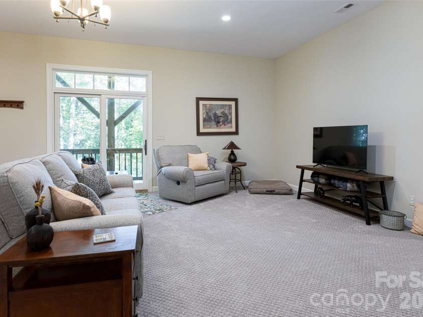 55 Highland Drive, Black Mountain, NC 28711.  MLS# CAR4266390, YatesRealty ID 16491. 