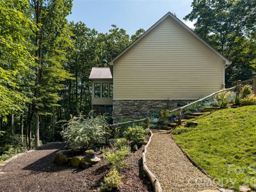 55 Highland Drive, Black Mountain, NC 28711.  MLS# CAR4266390, YatesRealty ID 16491. 