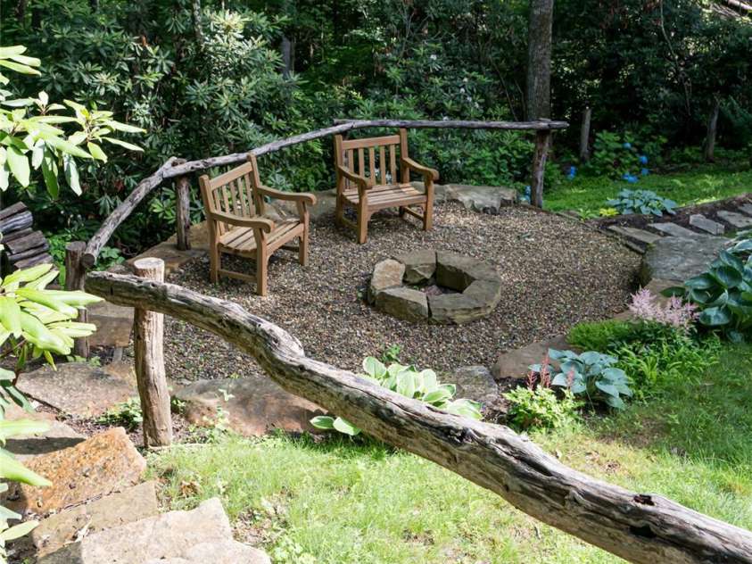 55 Highland Drive, Black Mountain, NC 28711.  MLS# CAR4266390, YatesRealty ID 16491. 