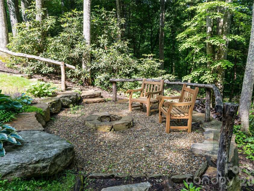 55 Highland Drive, Black Mountain, NC 28711.  MLS# CAR4266390, YatesRealty ID 16491. 