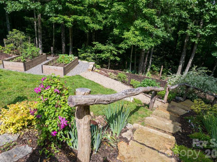 55 Highland Drive, Black Mountain, NC 28711.  MLS# CAR4266390, YatesRealty ID 16491. 