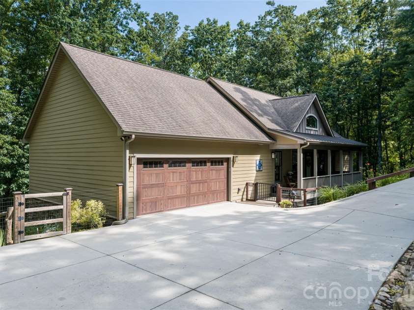 55 Highland Drive, Black Mountain, NC 28711.  MLS# CAR4266390, YatesRealty ID 16491. 