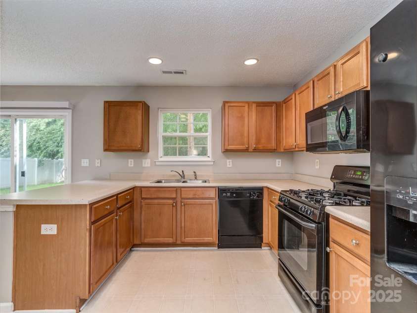 4208 Everest Drive, Gastonia, NC 28054.  MLS# CAR4258691, YatesRealty ID 16493. 