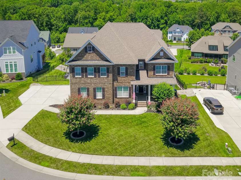 424 Cassia Court, Fort Mill, SC 29708.  MLS# CAR4262614, YatesRealty ID 16495. Brick Front Exterior