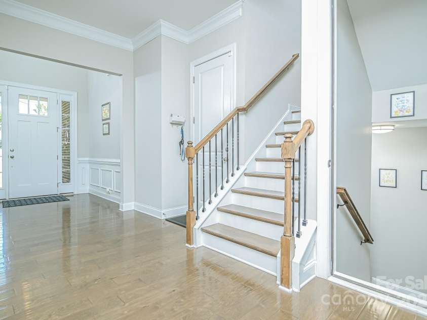 424 Cassia Court, Fort Mill, SC 29708.  MLS# CAR4262614, YatesRealty ID 16495. Foyer Open to Basement And Second Floor