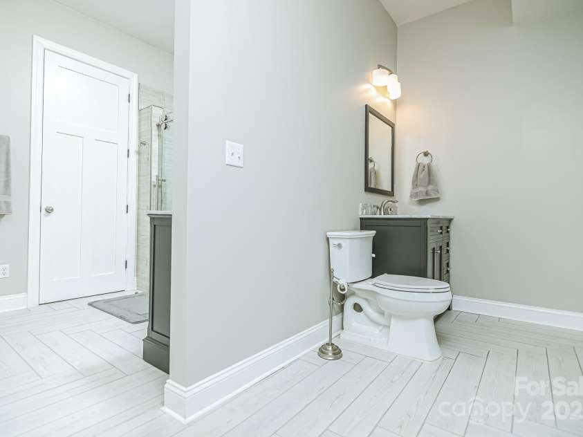 424 Cassia Court, Fort Mill, SC 29708.  MLS# CAR4262614, YatesRealty ID 16495. Primary Basement Bathroom