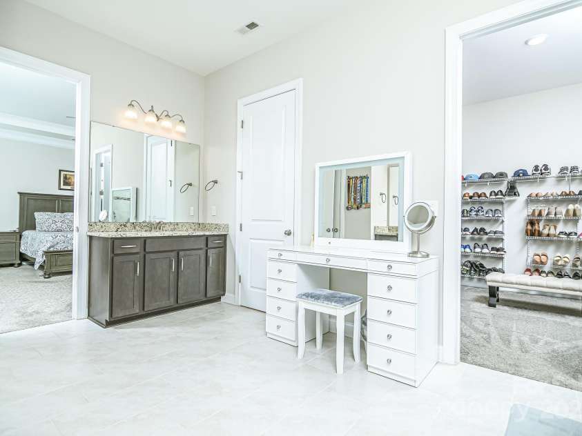424 Cassia Court, Fort Mill, SC 29708.  MLS# CAR4262614, YatesRealty ID 16495. Primary Bathroom