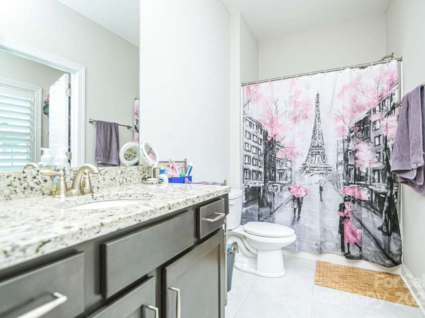 424 Cassia Court, Fort Mill, SC 29708.  MLS# CAR4262614, YatesRealty ID 16495. Second Floor Room 1 Bathroom