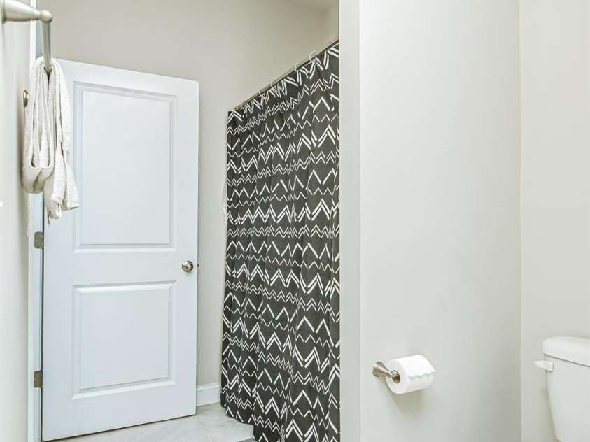 424 Cassia Court, Fort Mill, SC 29708.  MLS# CAR4262614, YatesRealty ID 16495. Second Floor Room 3 & 4 Bathroom