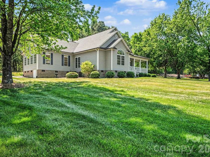 6301 Hawk Nest Drive, Concord, NC 28027.  MLS# CAR4374191, YatesRealty ID 16495. 