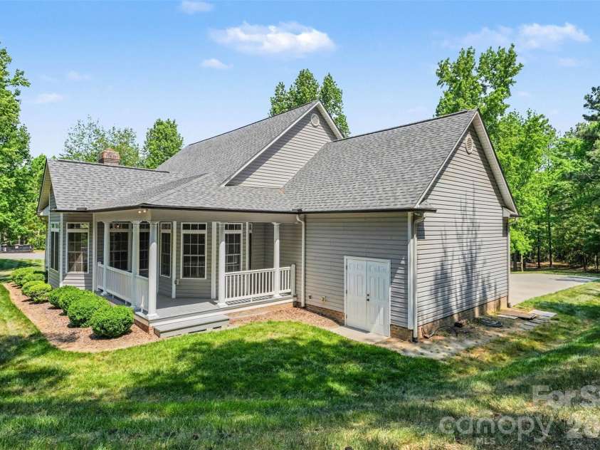 6301 Hawk Nest Drive, Concord, NC 28027.  MLS# CAR4374191, YatesRealty ID 16495. 