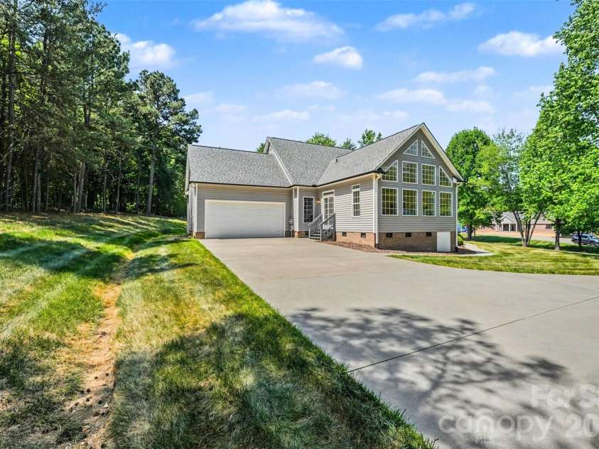 6301 Hawk Nest Drive, Concord, NC 28027.  MLS# CAR4374191, YatesRealty ID 16495. 