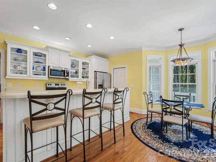 6301 Hawk Nest Drive, Concord, NC 28027.  MLS# CAR4374191, YatesRealty ID 16495. Breakfast Bar