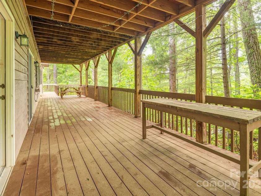 111 Sunny Ridge Drive, Asheville, NC 28804.  MLS# CAR4261545, YatesRealty ID 16496. 