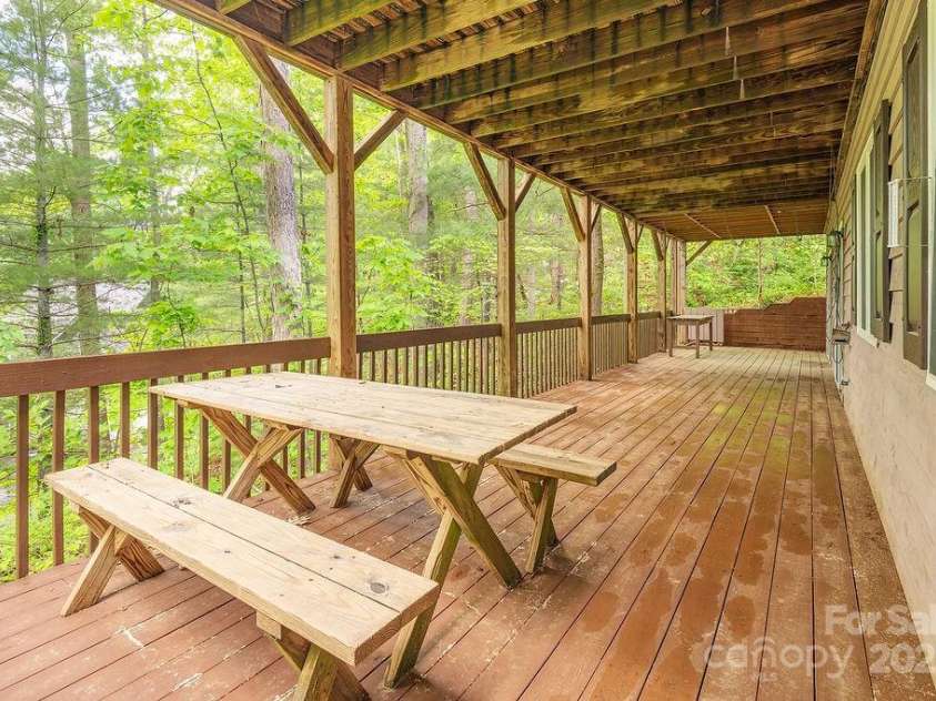 111 Sunny Ridge Drive, Asheville, NC 28804.  MLS# CAR4261545, YatesRealty ID 16496. 