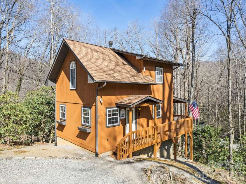 26 Stump Lane, Maggie Valley, NC 28751.  MLS# CAR4362320, YatesRealty ID 16496. 