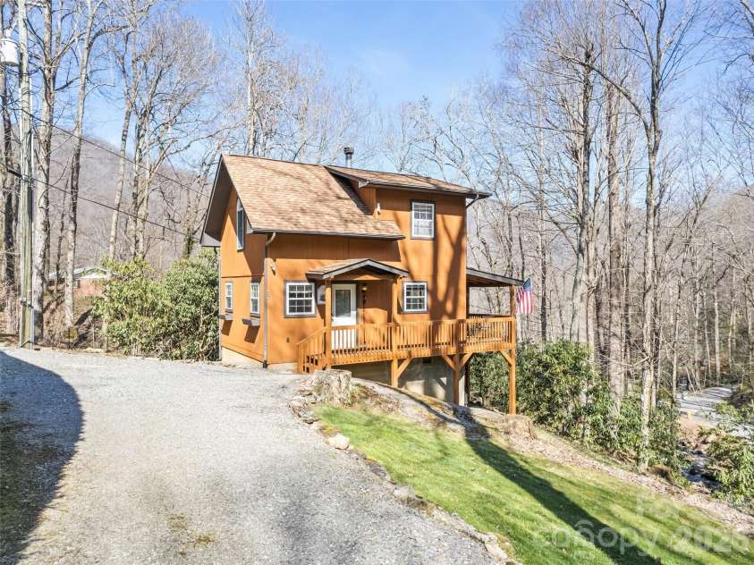 26 Stump Lane, Maggie Valley, NC 28751.  MLS# CAR4362320, YatesRealty ID 16496. 