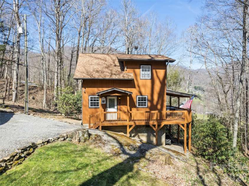26 Stump Lane, Maggie Valley, NC 28751.  MLS# CAR4362320, YatesRealty ID 16496. 