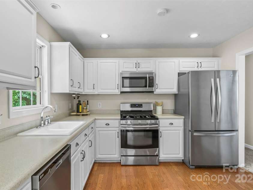 205 Davis Drive, Morganton, NC 28655.  MLS# CAR4261500, YatesRealty ID 16498. 