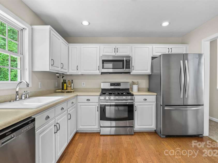 205 Davis Drive, Morganton, NC 28655.  MLS# CAR4261500, YatesRealty ID 16498. 