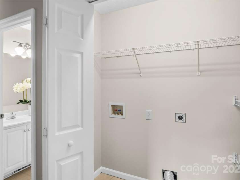 205 Davis Drive, Morganton, NC 28655.  MLS# CAR4261500, YatesRealty ID 16498. 