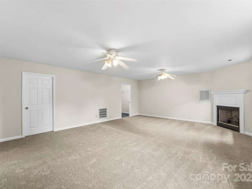 205 Davis Drive, Morganton, NC 28655.  MLS# CAR4261500, YatesRealty ID 16498. 