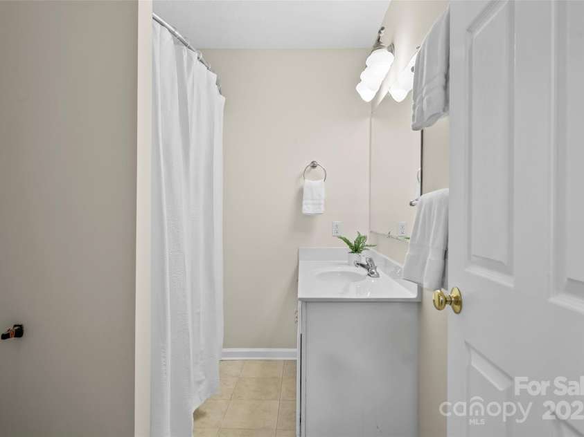 205 Davis Drive, Morganton, NC 28655.  MLS# CAR4261500, YatesRealty ID 16498. 