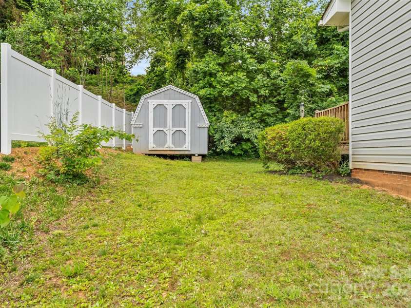 205 Davis Drive, Morganton, NC 28655.  MLS# CAR4261500, YatesRealty ID 16498. 